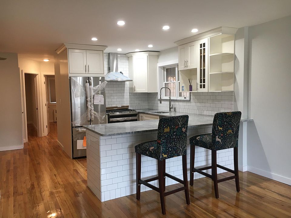 1st image of 941 E 216th St #1