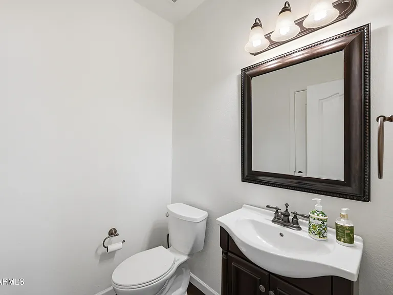 374 N Scott Dr — Photo 9