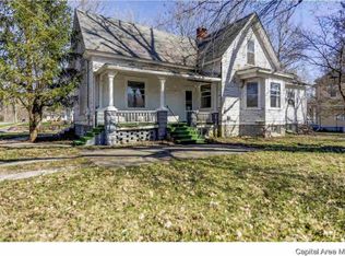 201 Maple St, Pana, IL 62557