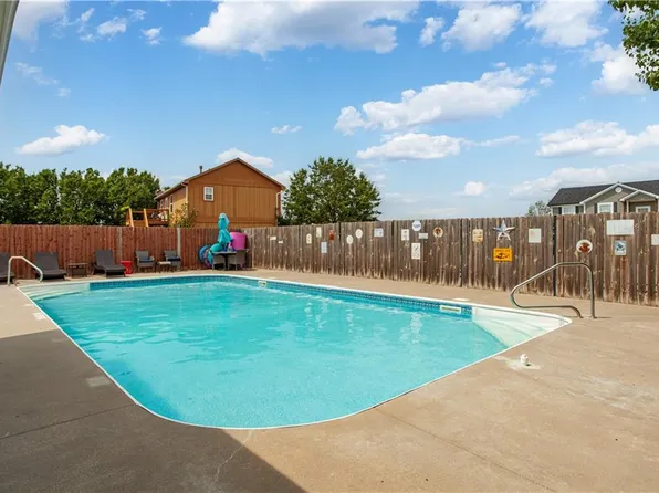 637 SW Tisha Ln, Grain Valley, MO 64029