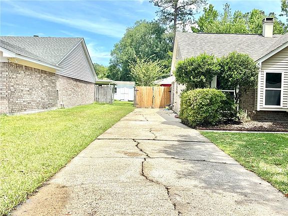 5th image of 412 W Lake Catahoula Ct