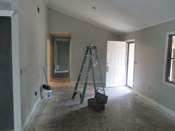 4th image of 210 Private Road 3015