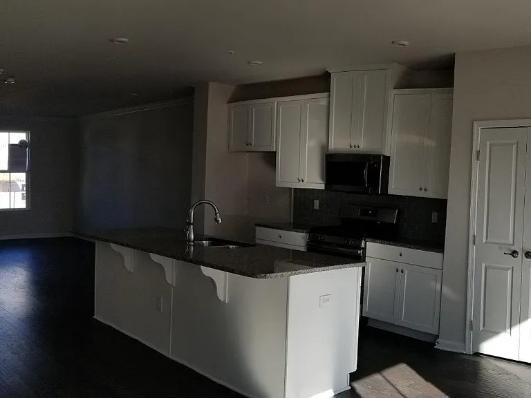 504 Holywell Dr — Photo 9