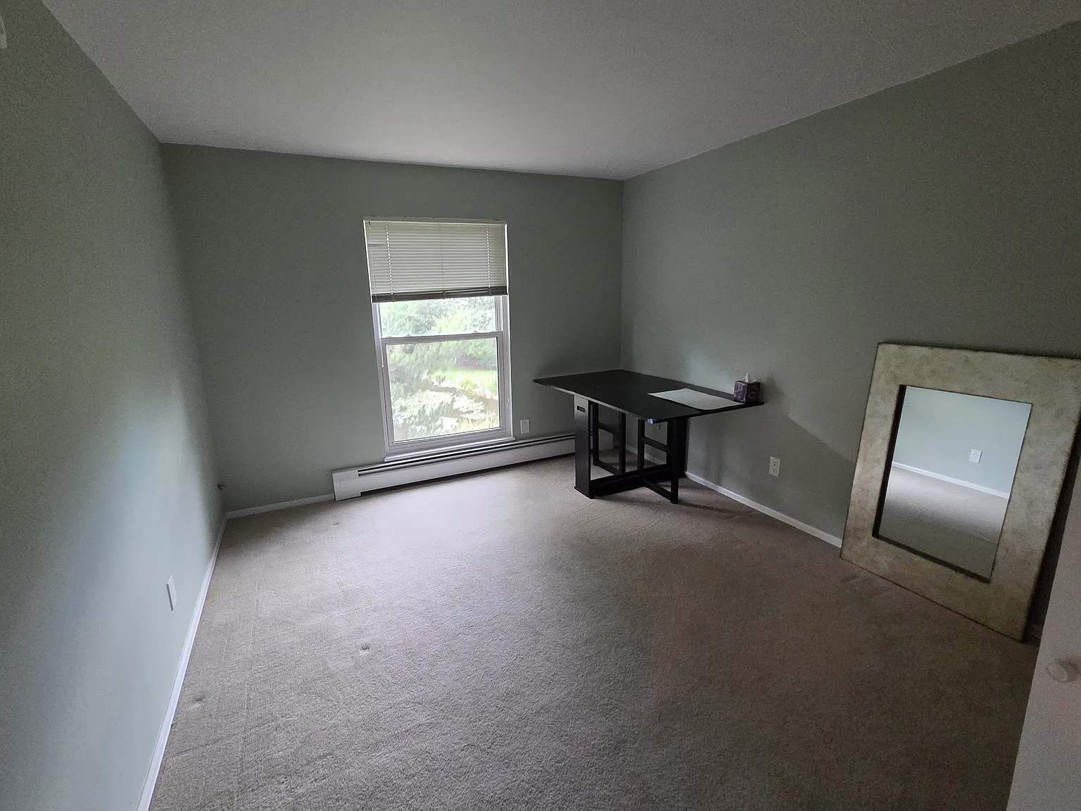 4 bed, 3.5 bath, 1550 sqft, $900 — Photo 1