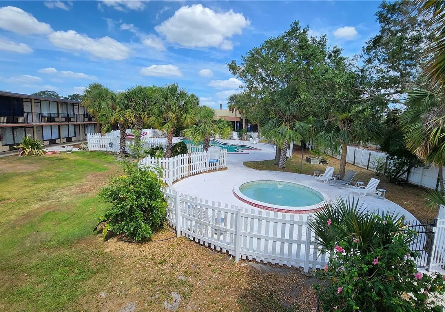 Best Deal In The Area! Newly Renovated Studio Apartment For Rent Available Now - All Utilities In... — Photo 4