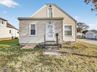 615 Oregon Rd, Northwood, OH 43619