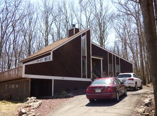 2448 Oak Ln, Bushkill, PA 18324