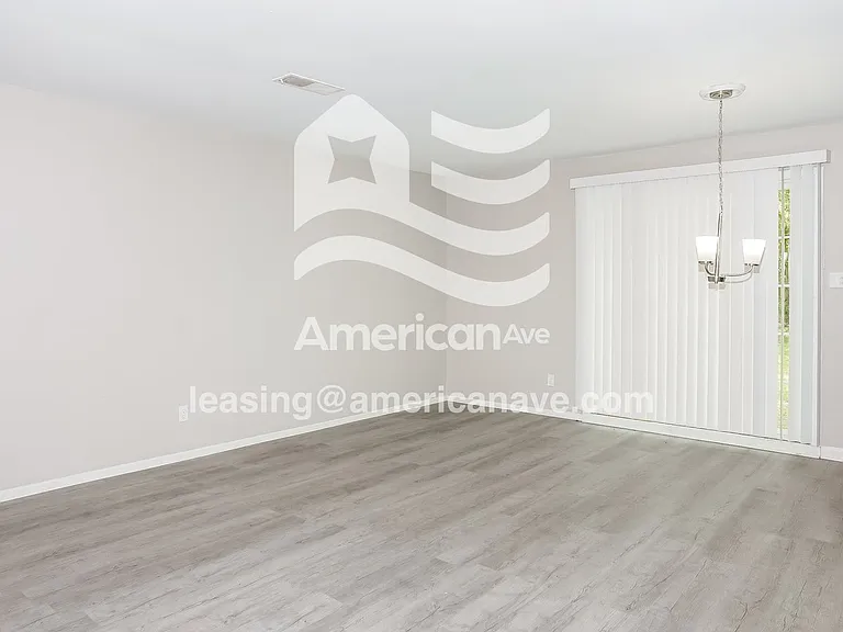 1728802_004_dining_room_12816368.jpg