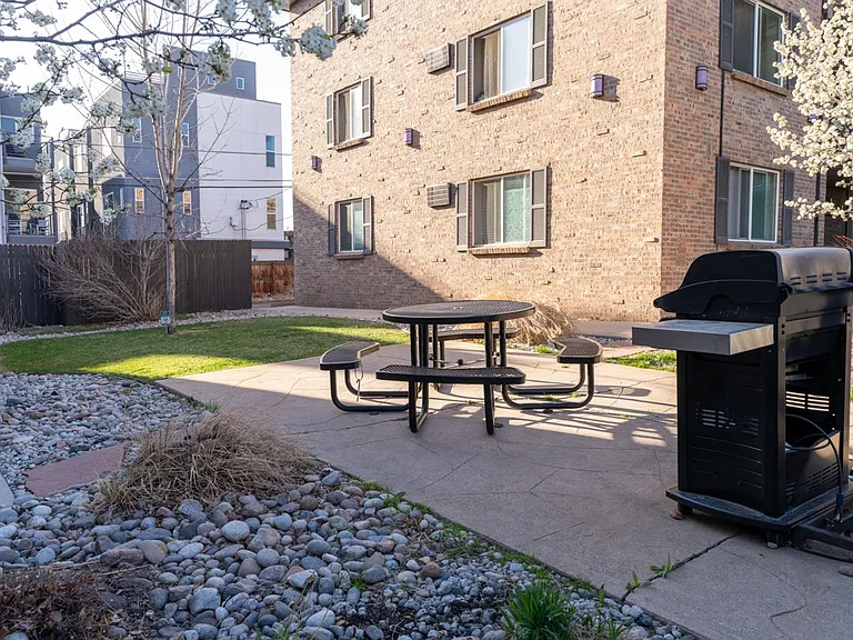 Knollwood and Tanglewood Apartments — Photo 2