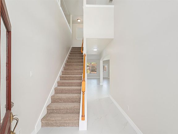 2nd image of 3947 Oak Plank Rd