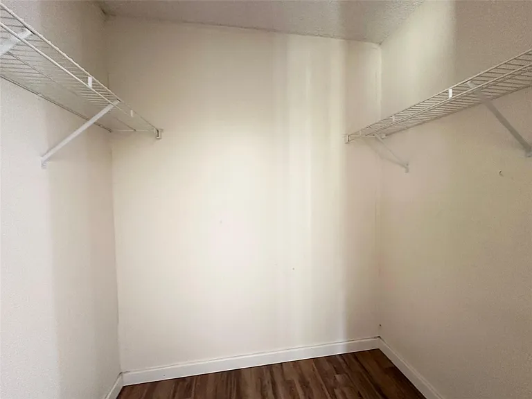 18143 Breezy Dr — Photo 28
