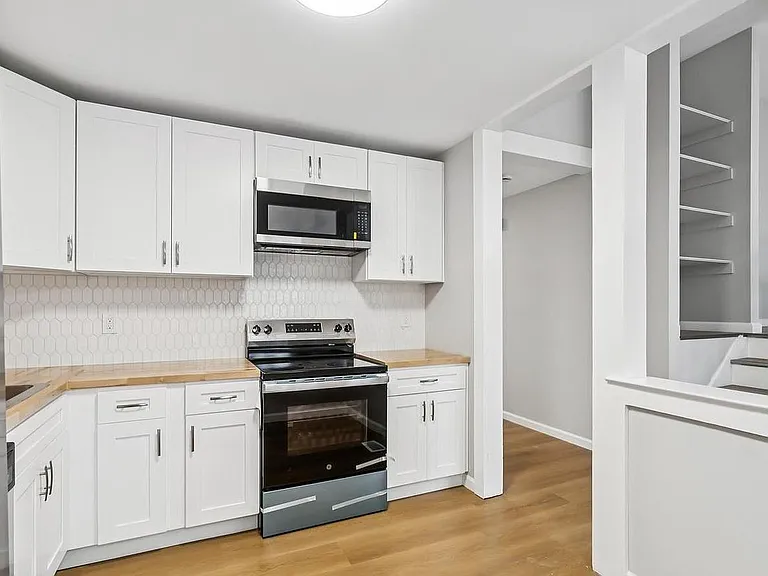 3 Bryn Mawr Ct — Photo 2