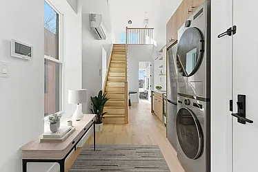 376 Montgomery Street, #2/C