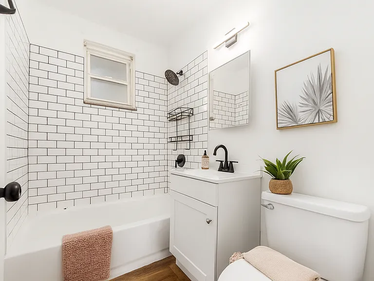 1772 N Star Ave #B — Photo 3