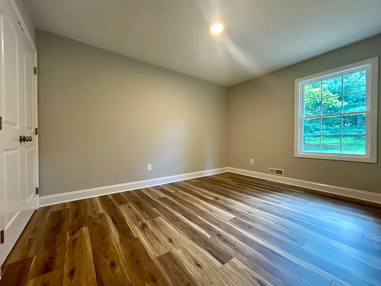 17 Londonderry Dr — Photo 18