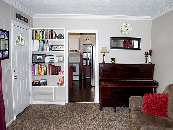 4th image of 384 E 16th St