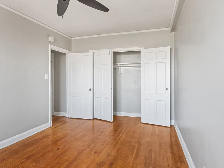 Piccadilly Apartments — Photo 51
