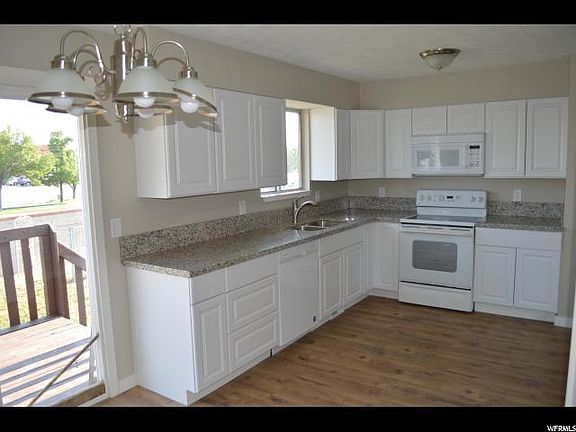 3rd image of 4874 W Park Point Dr