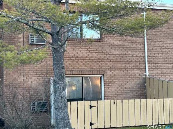 111 Sutton Place #111, Bloomfield, CT 06002