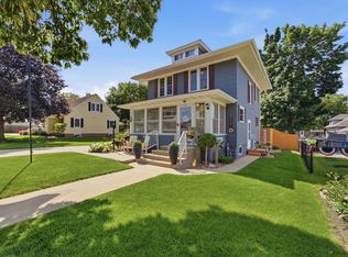 919 8th St, De Witt, IA 52742