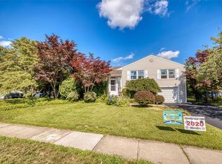 33 Eaton Rd, Syosset, NY 11791