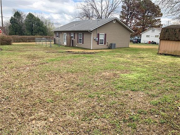 5th image of 1501 Seran Dr