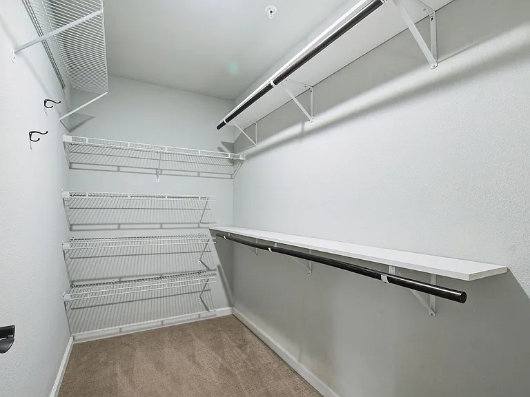 62 Avalon Ct — Photo 30