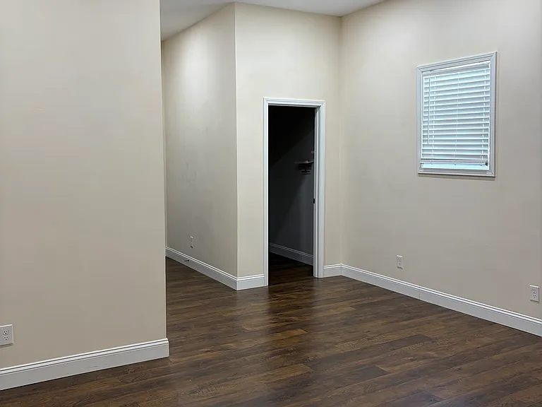 1016 Mary St — Photo 10
