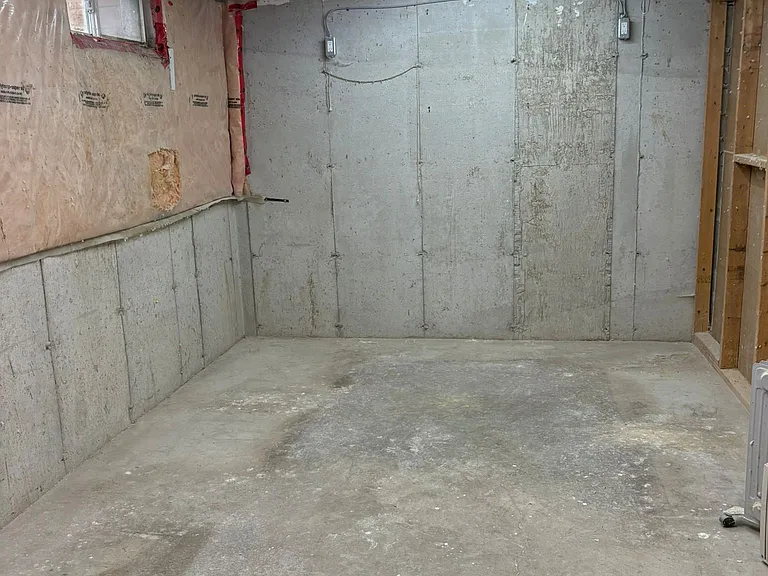 42 N Foxglove Cres — Photo 30