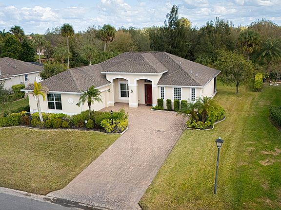 2nd image of 1080 Southlakes Way SW