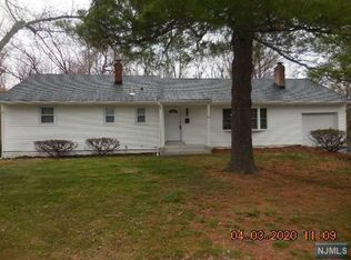 6 Windsor Ct, Norwood, NJ 07648