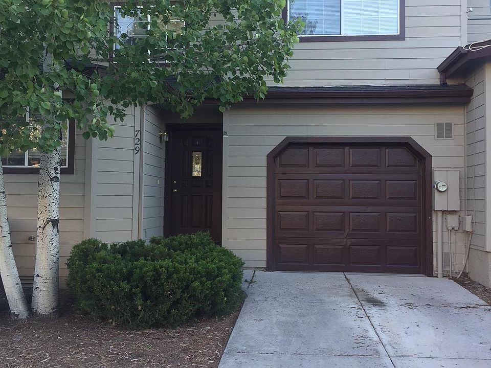 Front-Stoneridge Townhomes