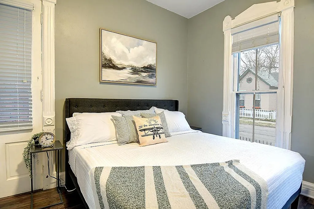 3 bed, 1162 sqft, $3,200 — Photo 2
