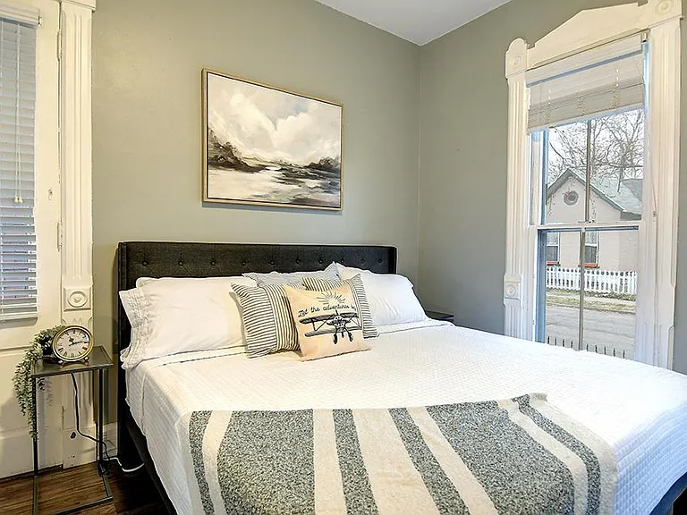 513 Adams St — Photo 2