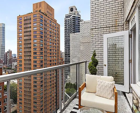 4th image of 175 E 62nd St #Penthouse A