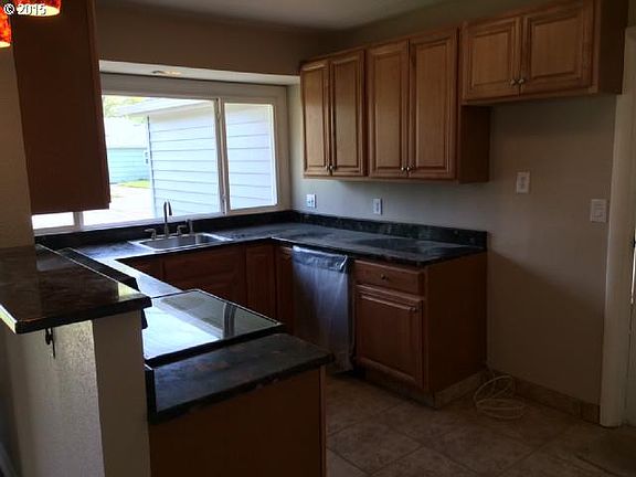 4th image of 11291 SE 33rd Ave