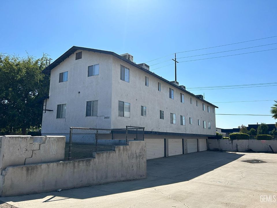 2nd image of 3600 Panama Ln