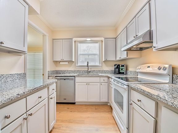 5th image of 1642 Brierbrook Rd