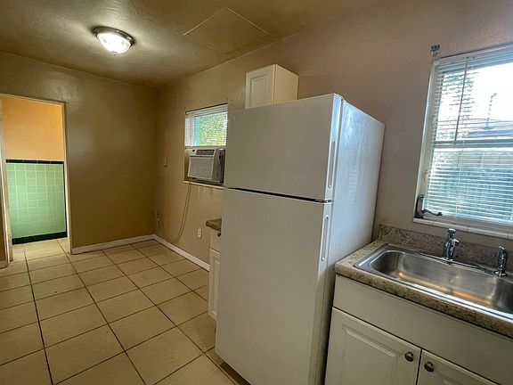 4th image of 1711 W 9th Ave Unit 1