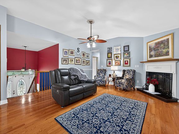 3rd image of 2109 Glencoe Rd