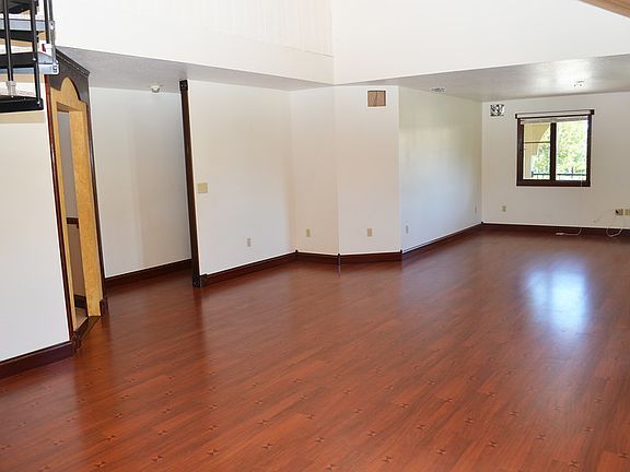 4th image of 4045 Skyway Dr
