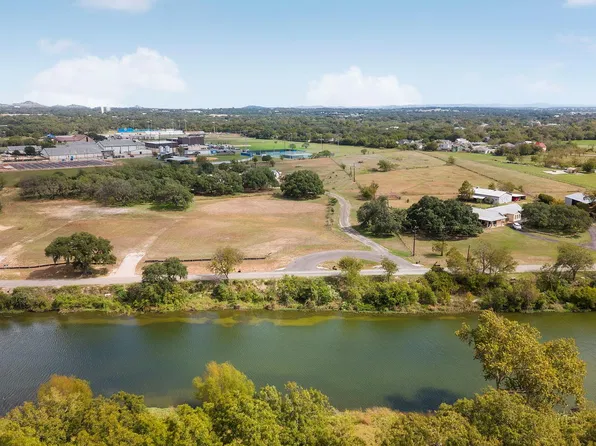 1412 River Run, Blanco, TX 78606