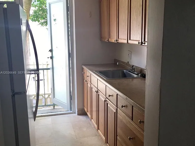 1840 James Ave #7 — Photo 2