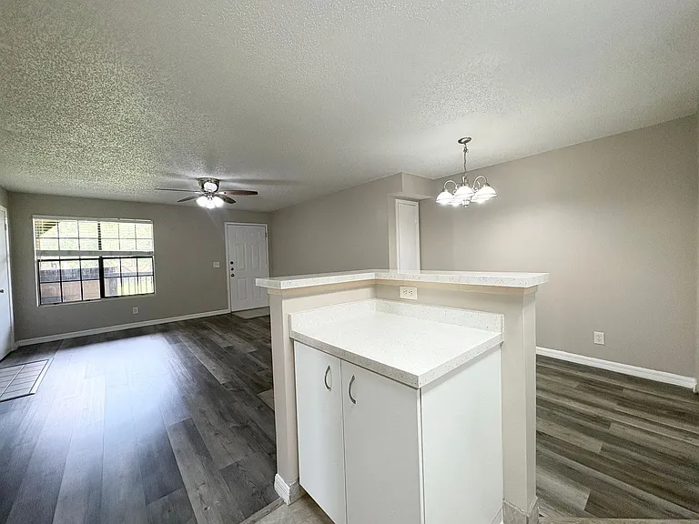 380 Lakepointe Dr #204 — Photo 11