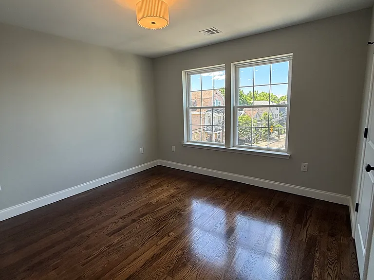 38 Shaw Ave #2 — Photo 10