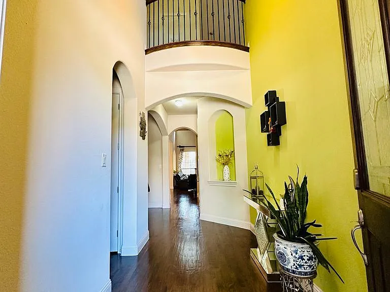 328 Anna Ave — Photo 1