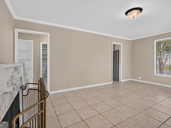3rd image of 2229 Lee St