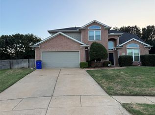 901 Tennison Dr, Euless, TX 76039