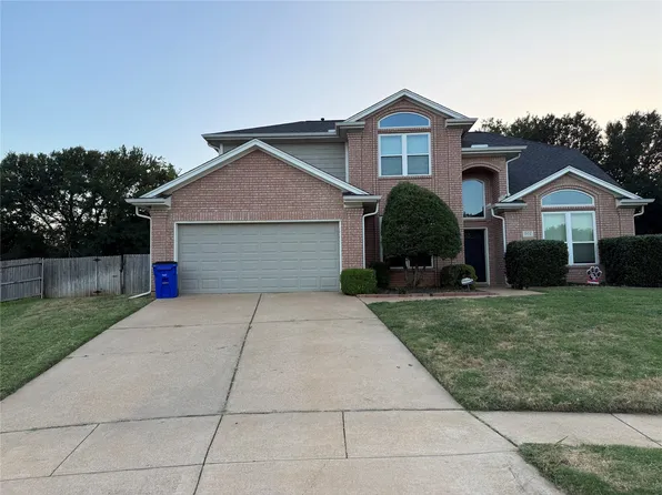 901 Tennison Dr, Euless, TX 76039