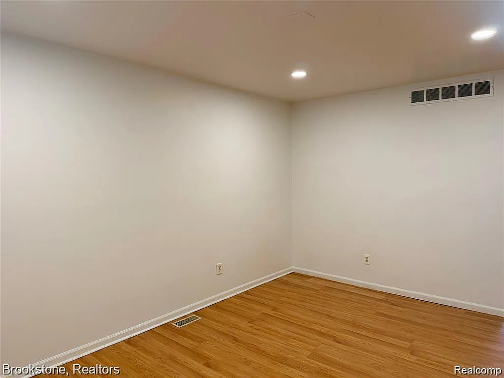 2 bed, 1.0 bath, 1396 sqft, $1,500 — Photo 4